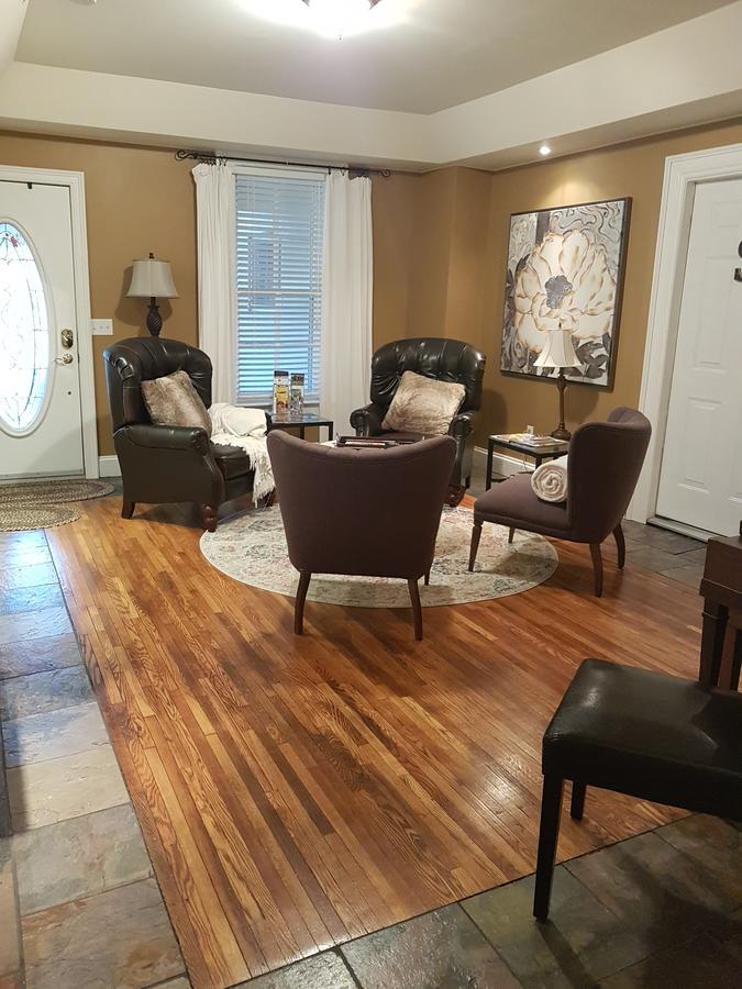 Hellemsfield Inn & Bed And Breakfast Kingsville Екстериор снимка
