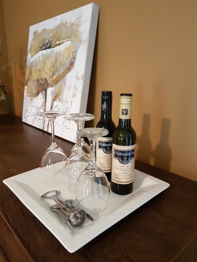 Hellemsfield Inn & Bed And Breakfast Kingsville Екстериор снимка