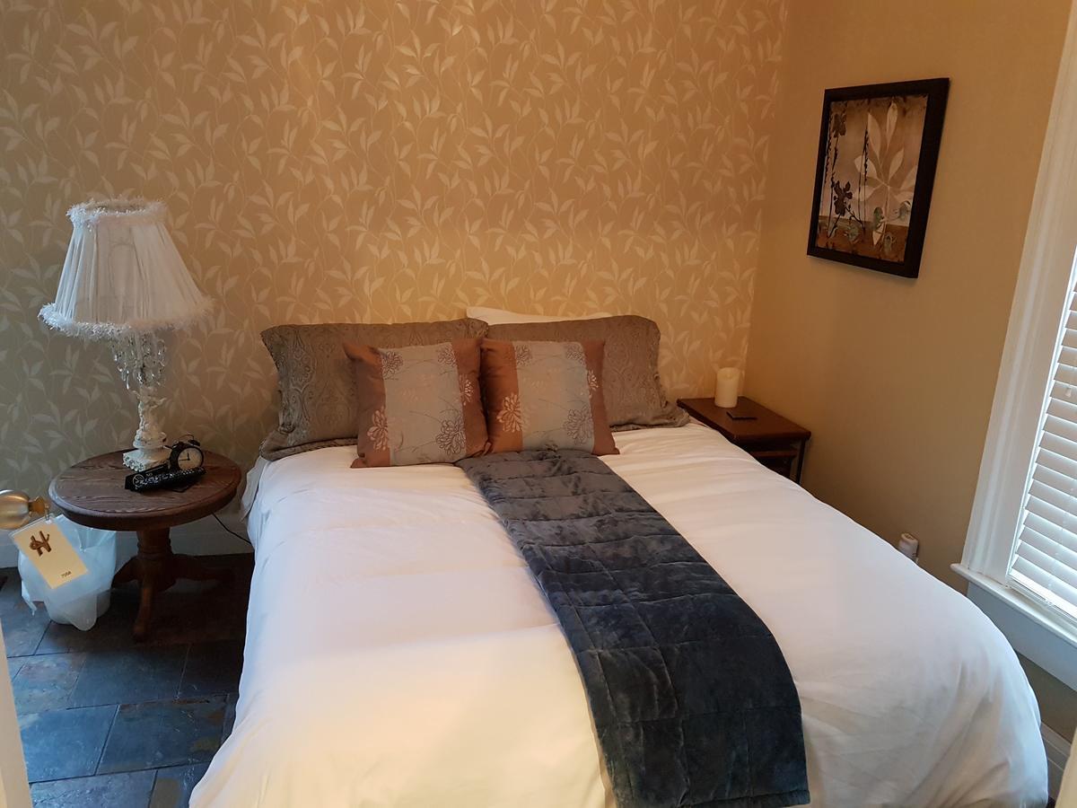 Hellemsfield Inn & Bed And Breakfast Kingsville Екстериор снимка