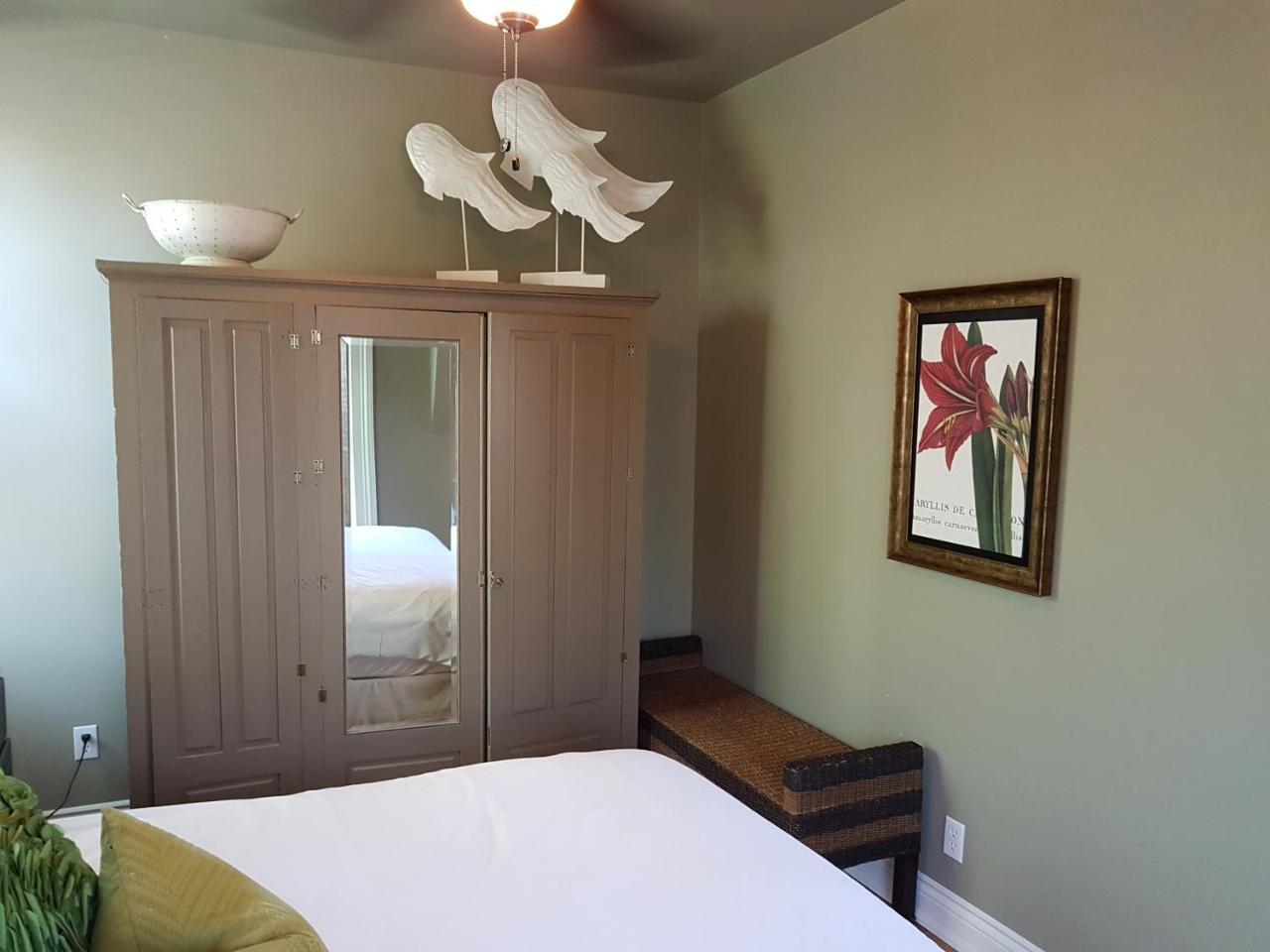 Hellemsfield Inn & Bed And Breakfast Kingsville Екстериор снимка